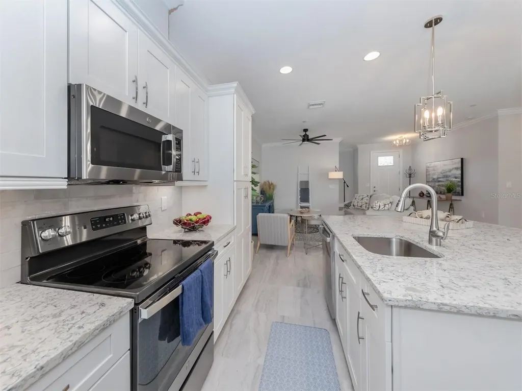 906 E Venice Avenue Venice FL 34285