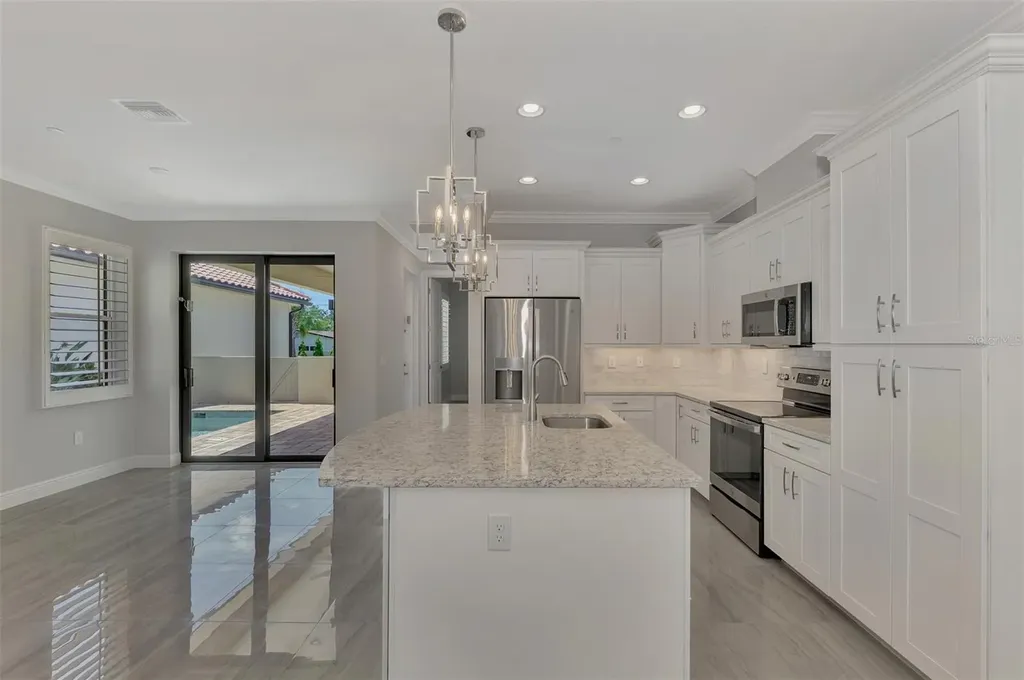 906 E Venice Avenue Venice FL 34285