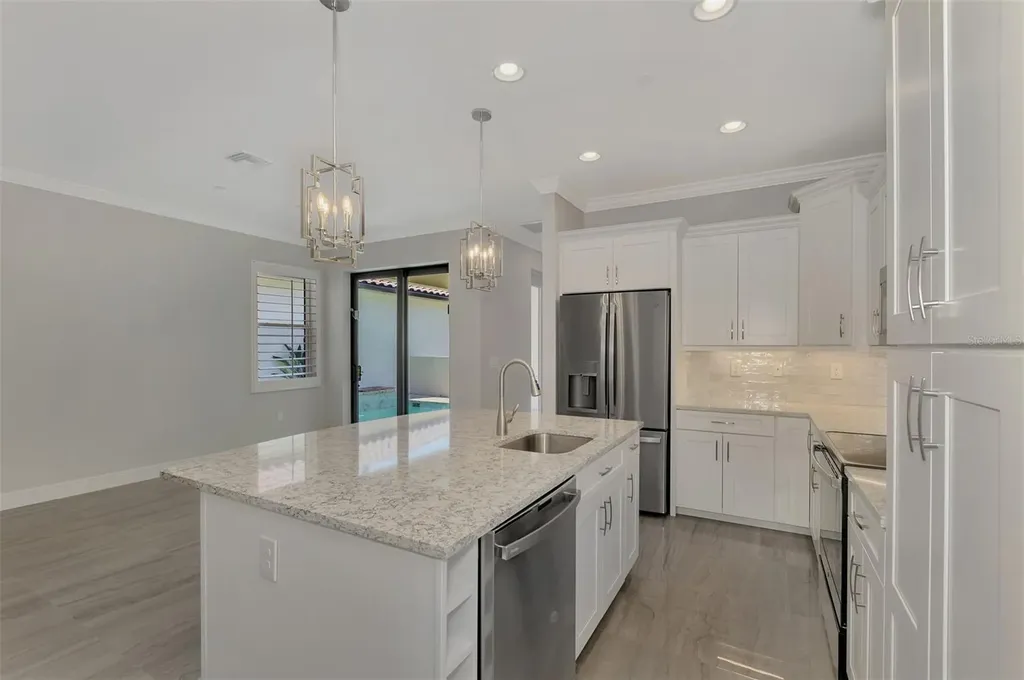 906 E Venice Avenue Venice FL 34285