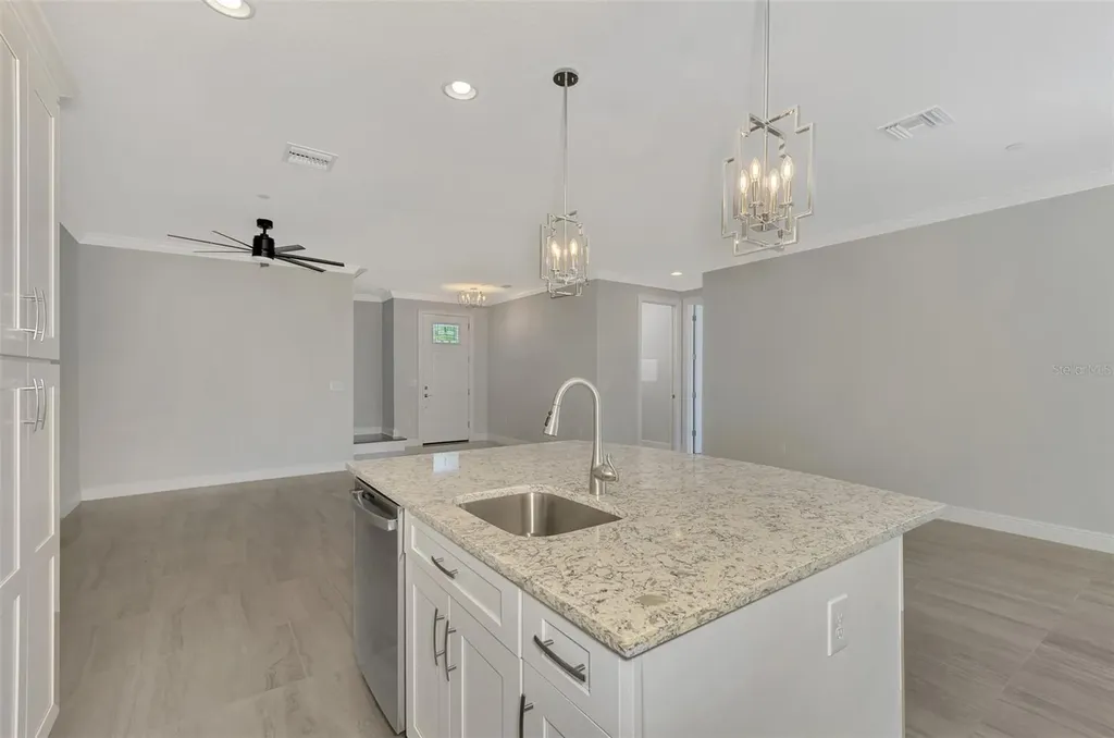 906 E Venice Avenue Venice FL 34285