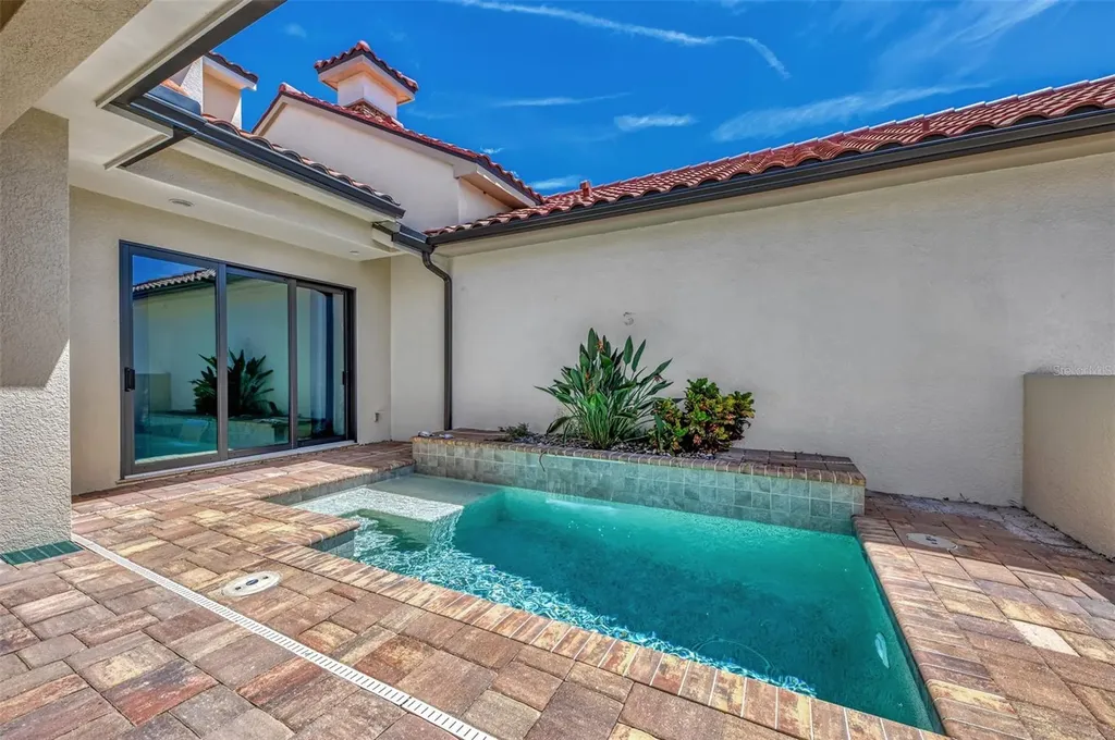 906 E Venice Avenue Venice FL 34285