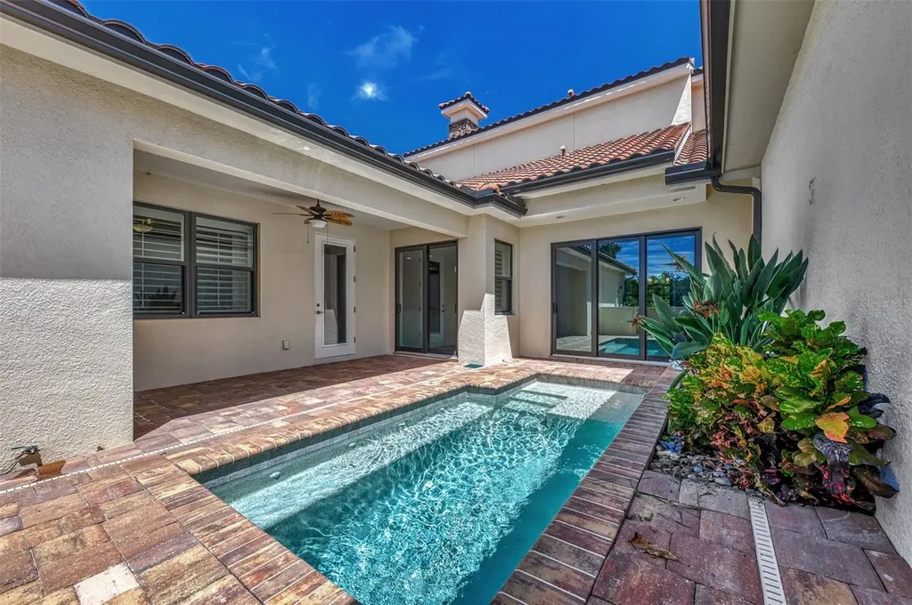906 E Venice Avenue Venice FL 34285