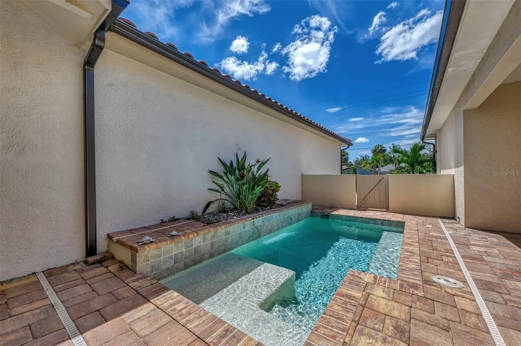 906 E Venice Avenue Venice FL 34285