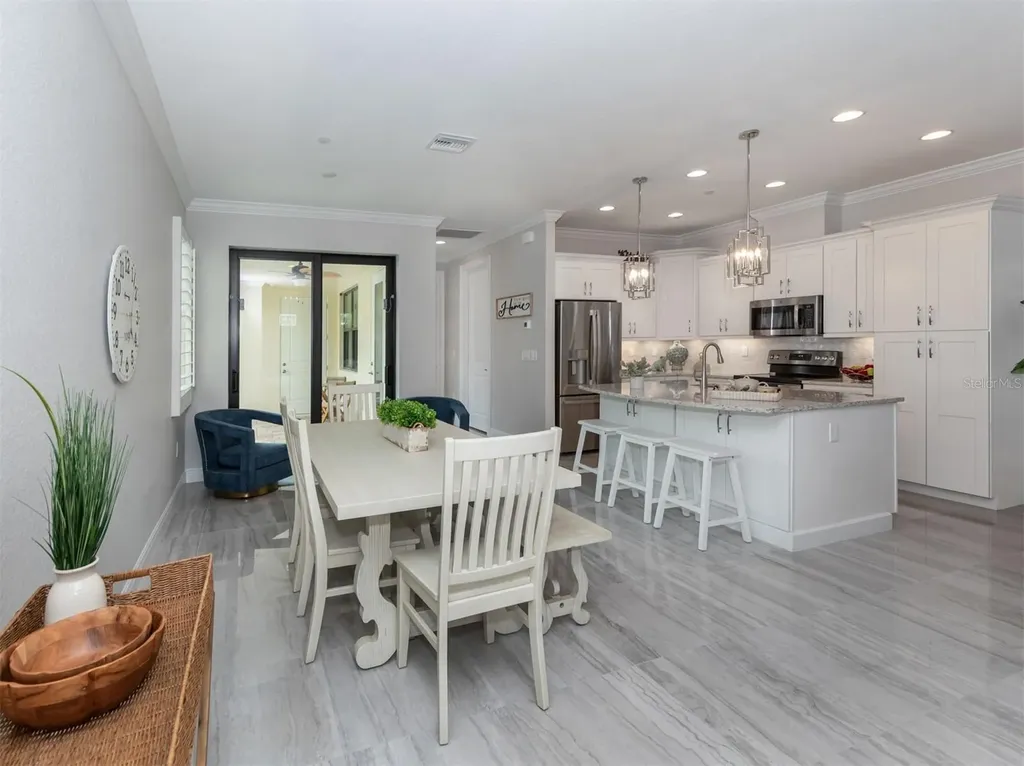906 E Venice Avenue Venice FL 34285