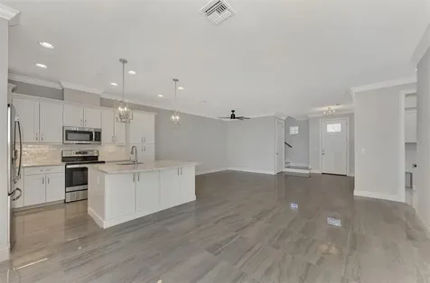 906 E Venice Avenue Venice FL 34285