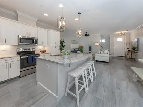 906 E Venice Avenue Venice FL 34285