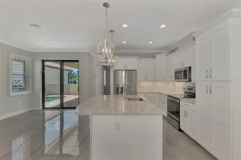 906 E Venice Avenue Venice FL 34285