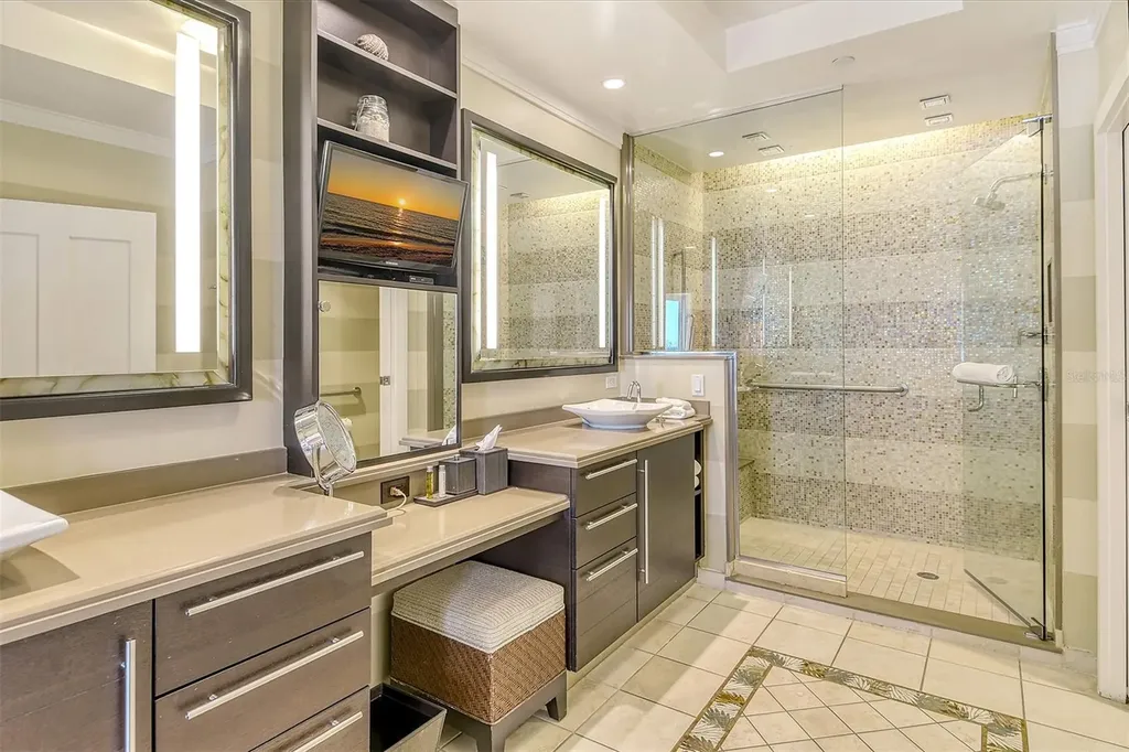 915 Seaside Drive Sarasota FL 34242