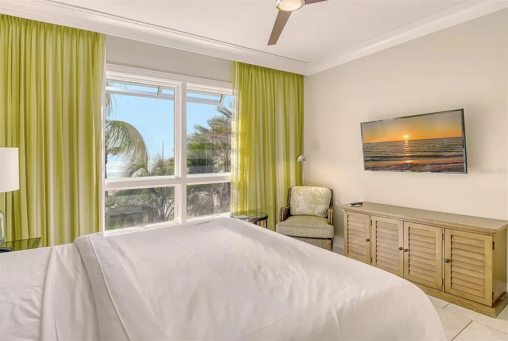 915 Seaside Drive Sarasota FL 34242