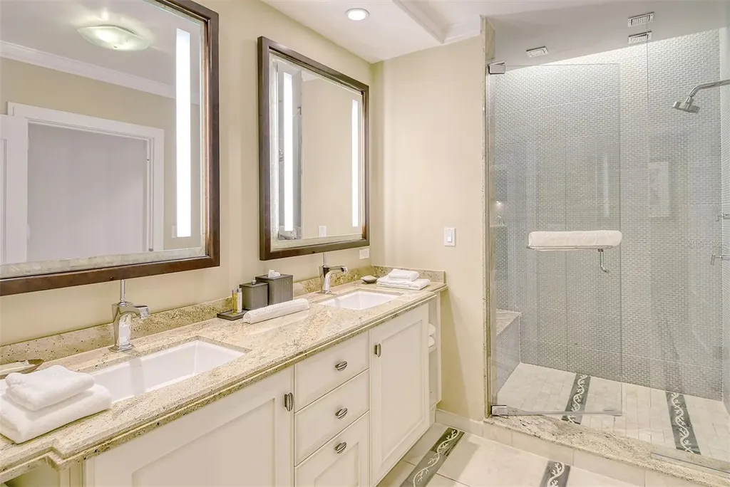 915 Seaside Drive Sarasota FL 34242