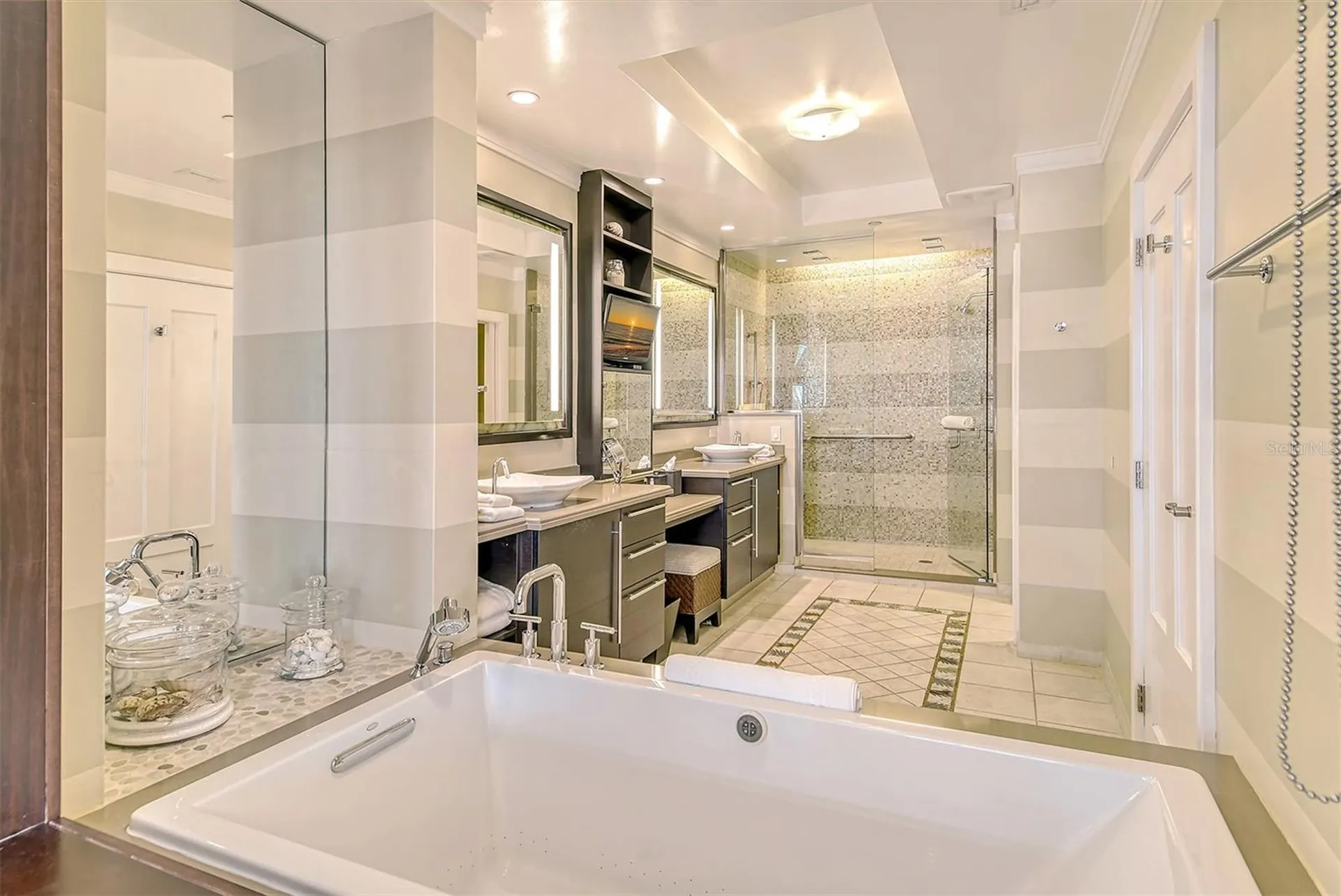 915 Seaside Drive Sarasota FL 34242