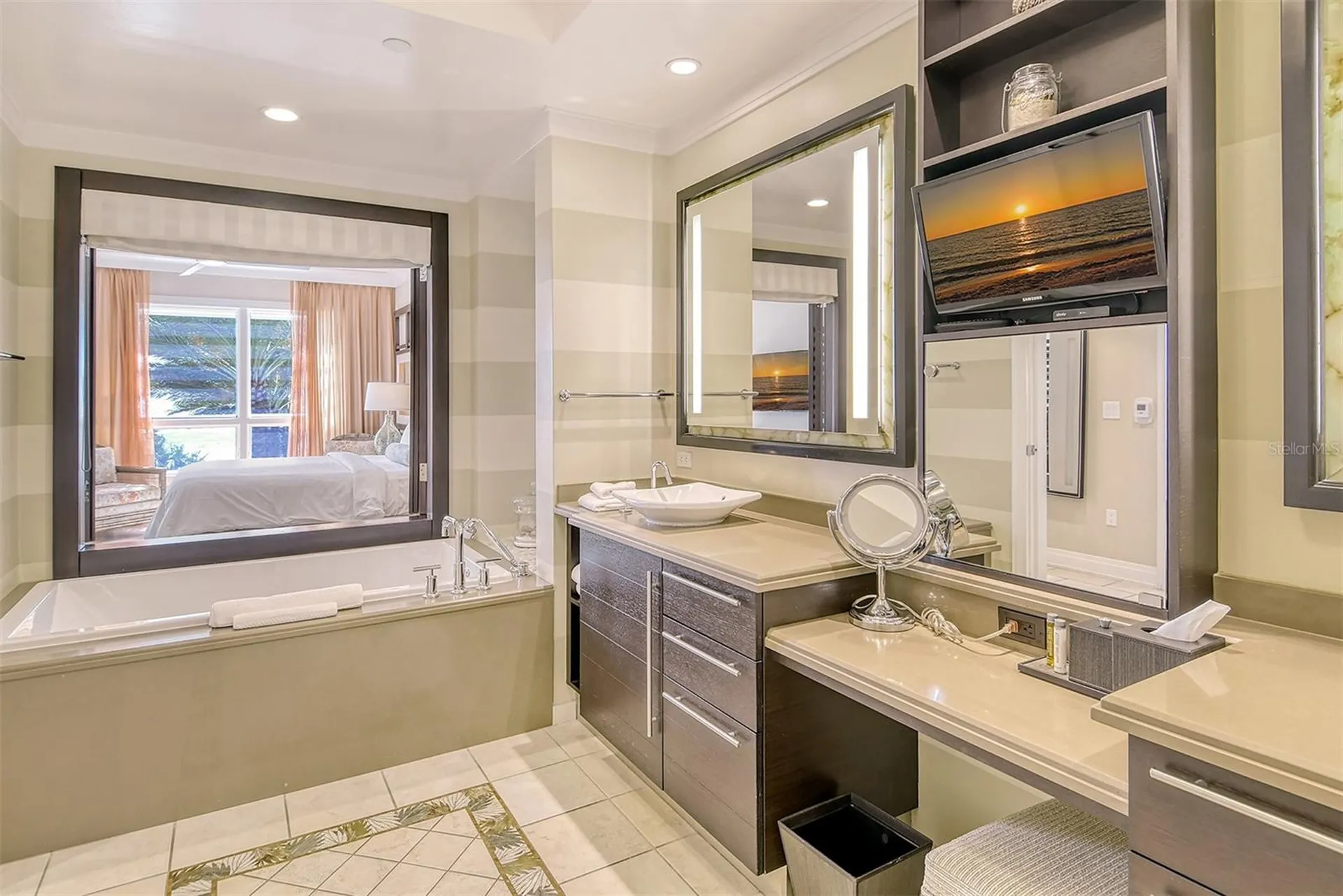 915 Seaside Drive Sarasota FL 34242