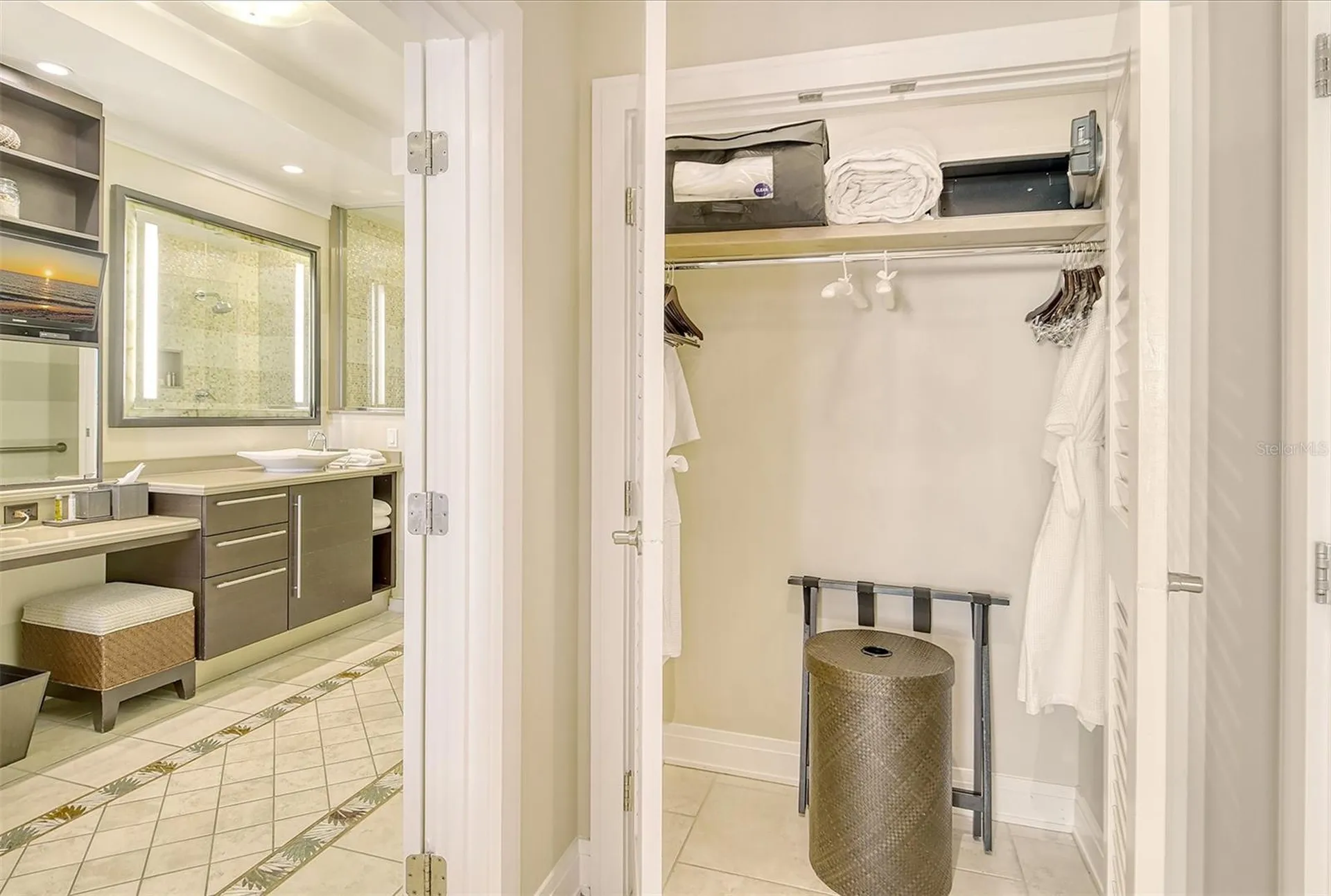 915 Seaside Drive Sarasota FL 34242
