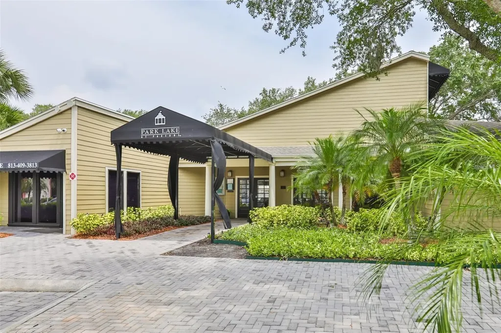 215 Lake Brook Circle Brandon FL 33511