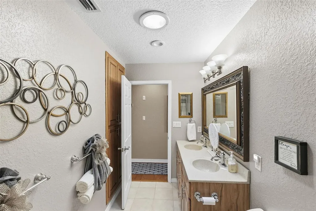 2404 Waycross Avenue Eustis FL 32726