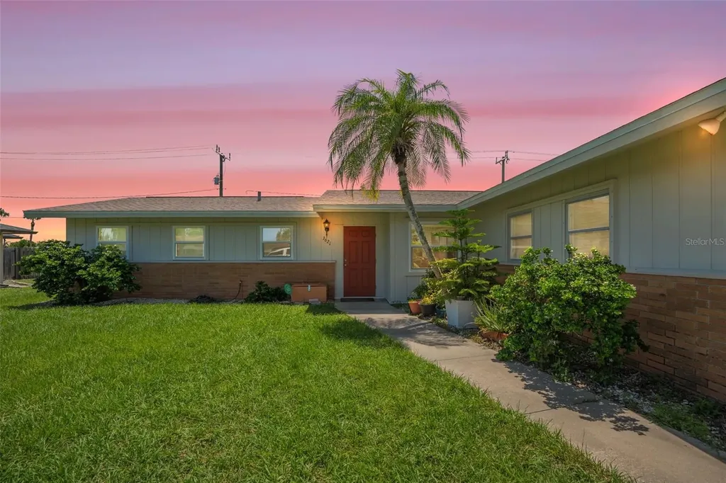 3621 S Lockwood Ridge Road Sarasota FL 34239