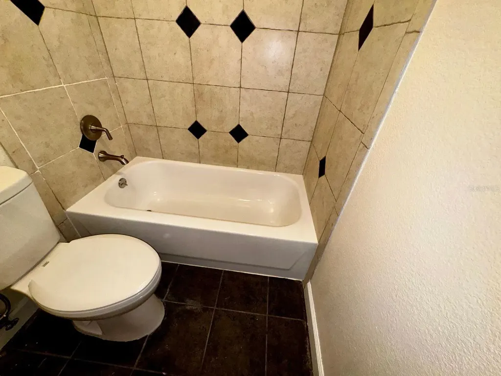 6246 S Bend Square Orlando FL 32807