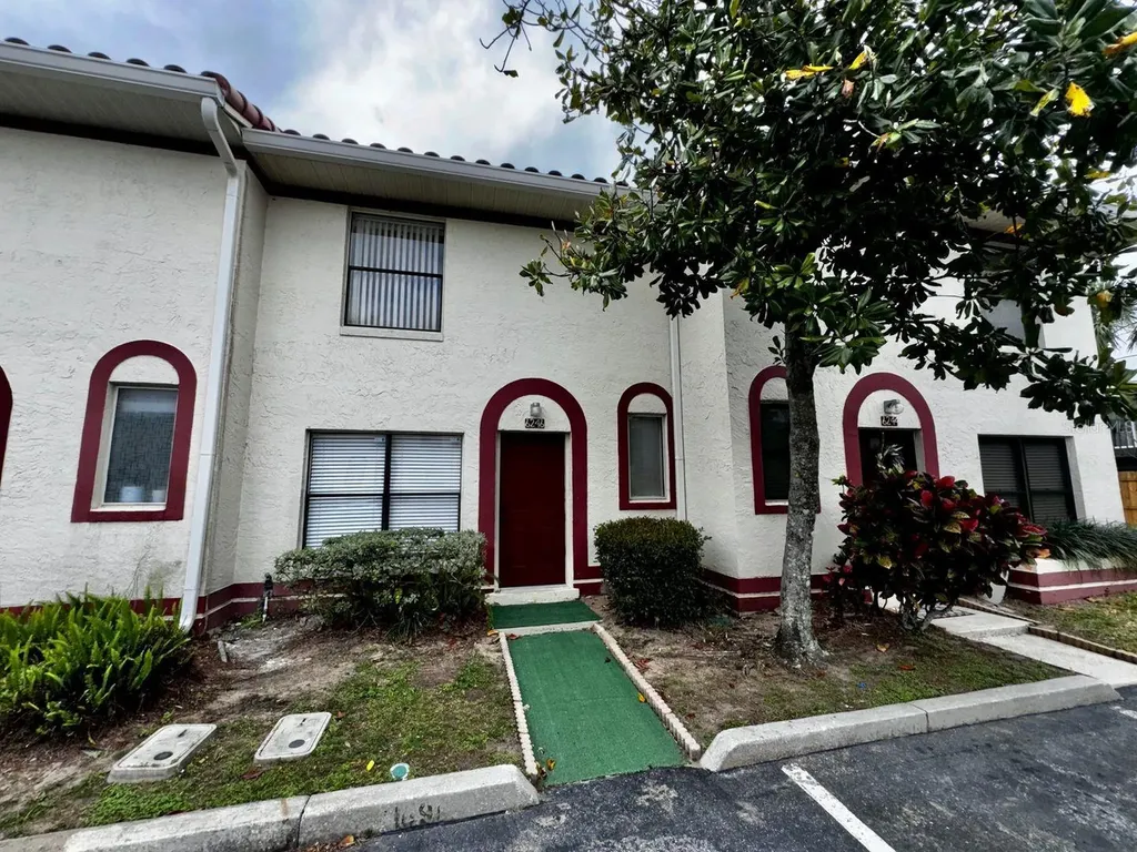 6246 S Bend Square Orlando FL 32807
