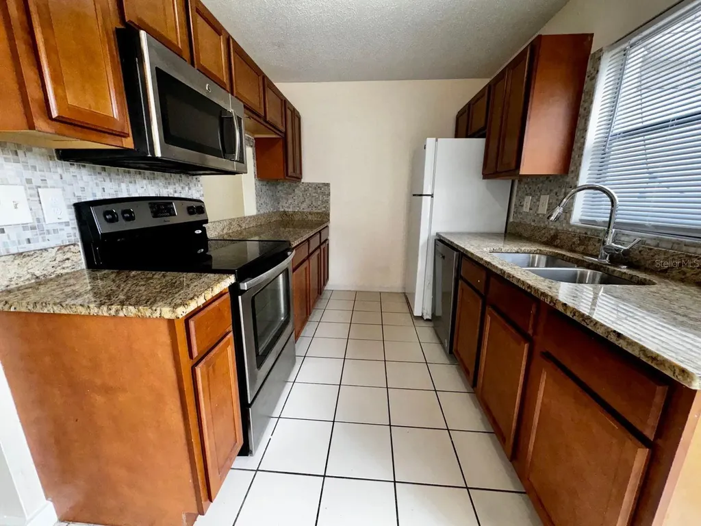 6246 S Bend Square Orlando FL 32807