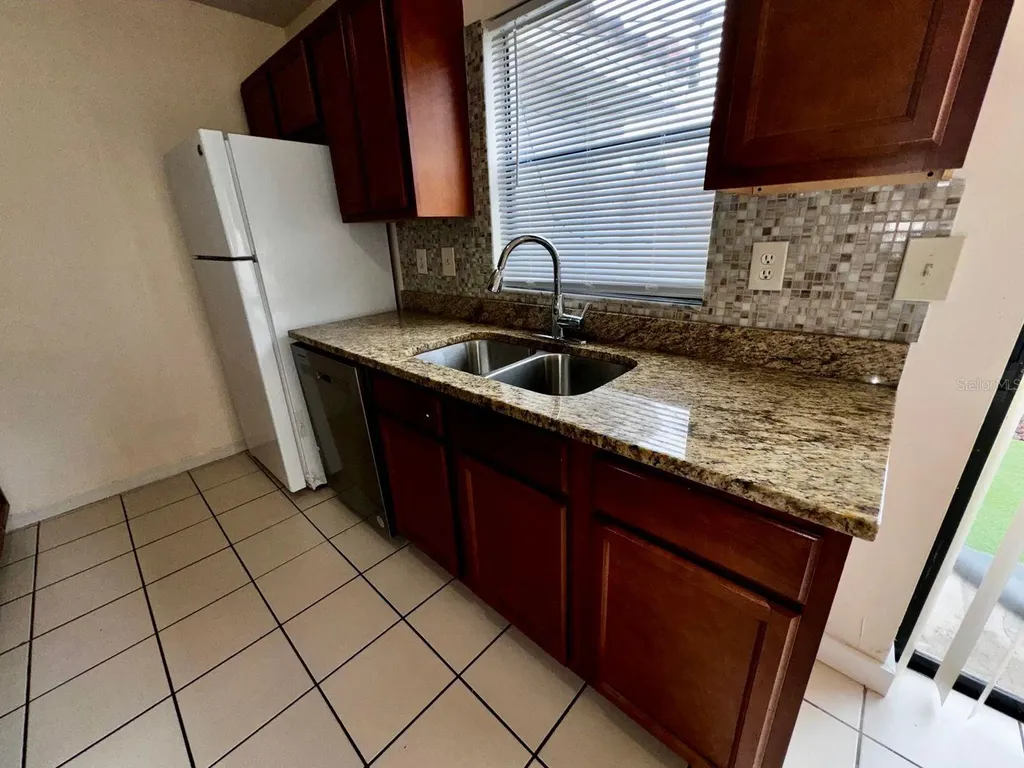 6246 S Bend Square Orlando FL 32807