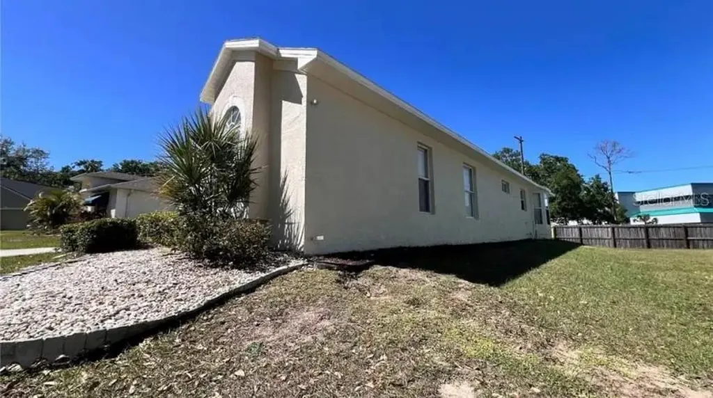 418 Henderson Avenue Seffner FL 33584