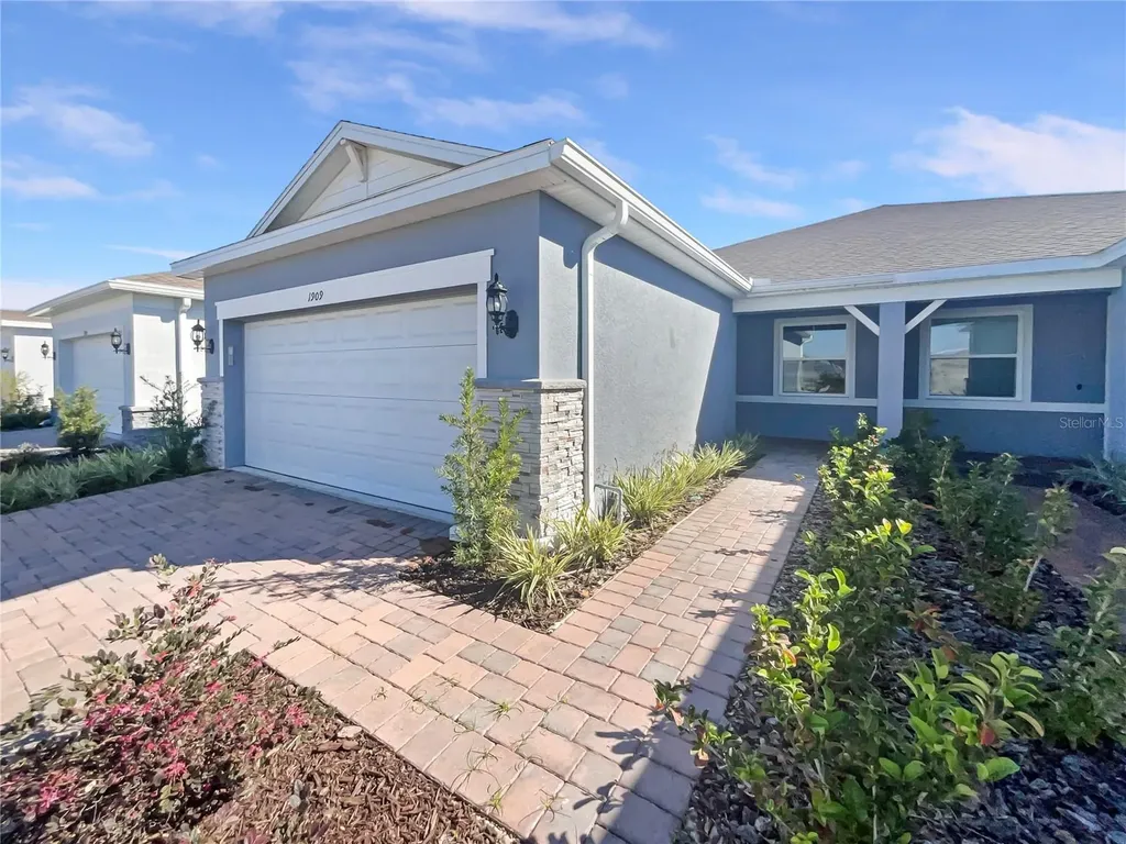 1909 Spring Shower Circle Kissimmee FL 34744
