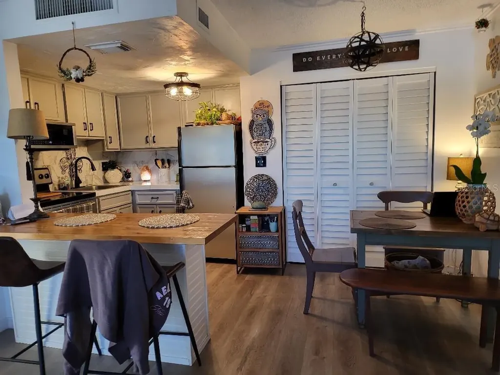 574 Orange Drive Altamonte Springs FL 32701