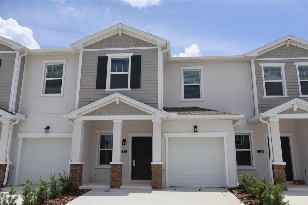 2452 Skyline Loop Kissimmee FL 34758
