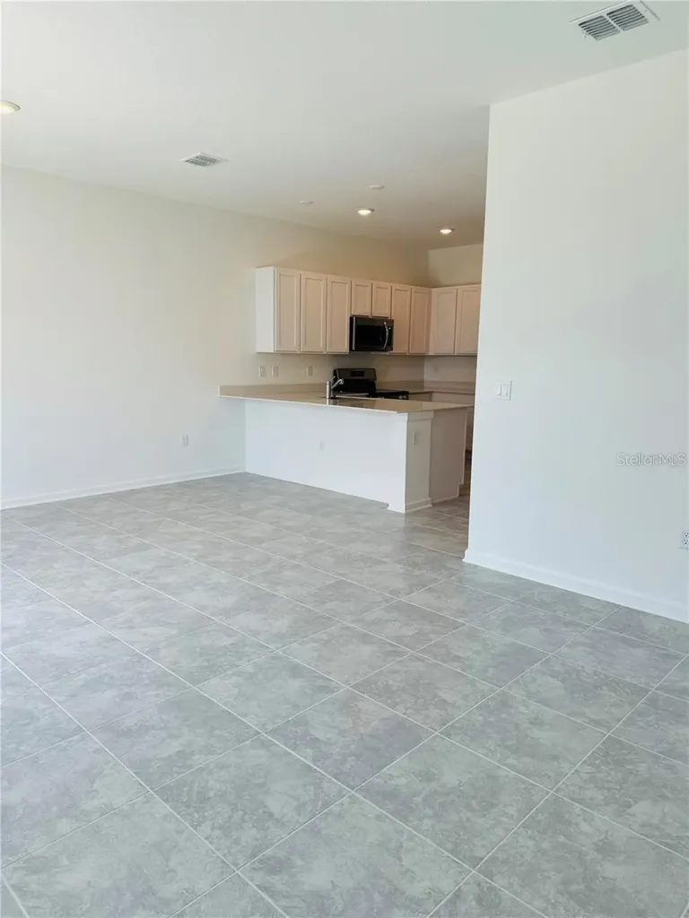 2452 Skyline Loop Kissimmee FL 34758