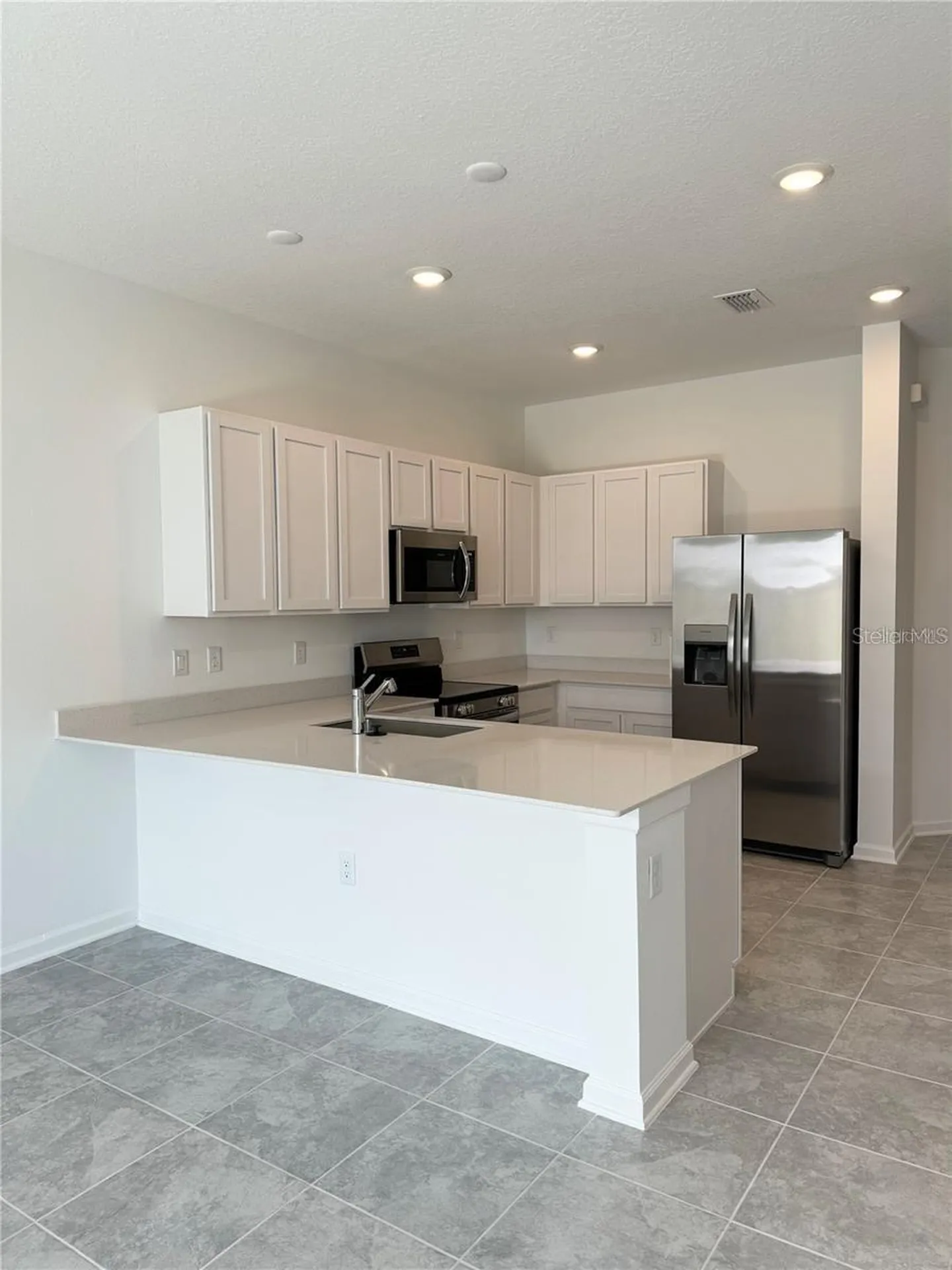 2452 Skyline Loop Kissimmee FL 34758
