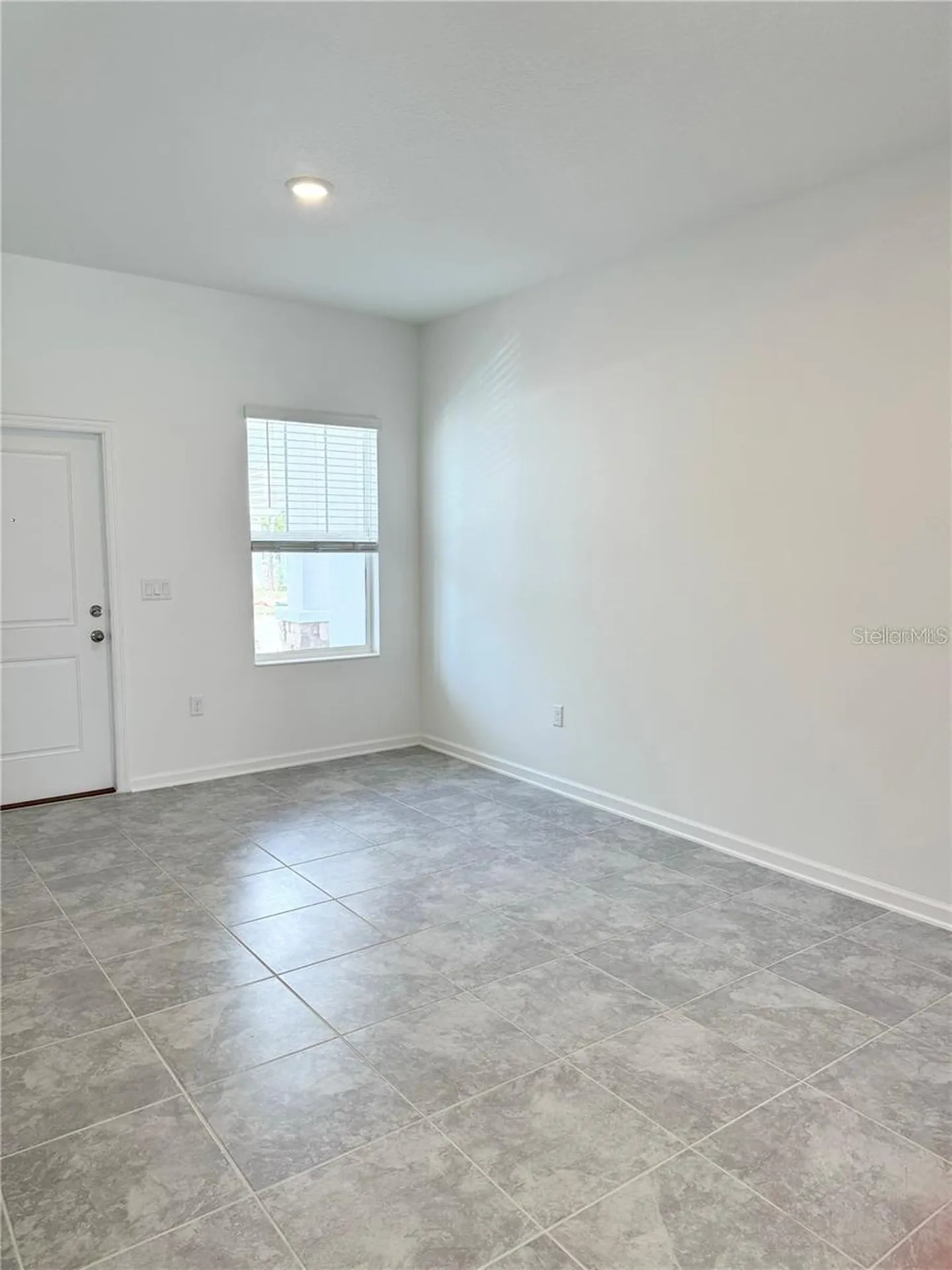 2452 Skyline Loop Kissimmee FL 34758