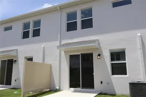 2452 Skyline Loop Kissimmee FL 34758