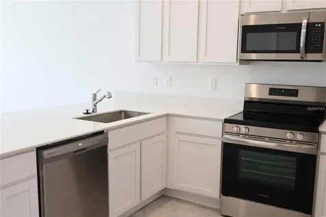 2452 Skyline Loop Kissimmee FL 34758