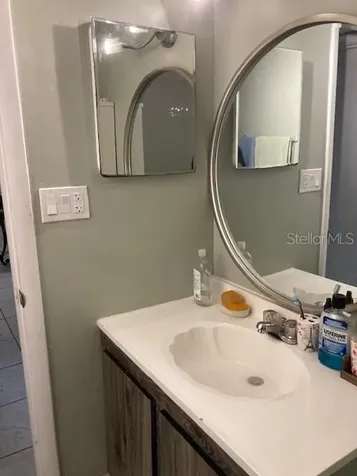 2804 N Powers Drive Orlando FL 32818