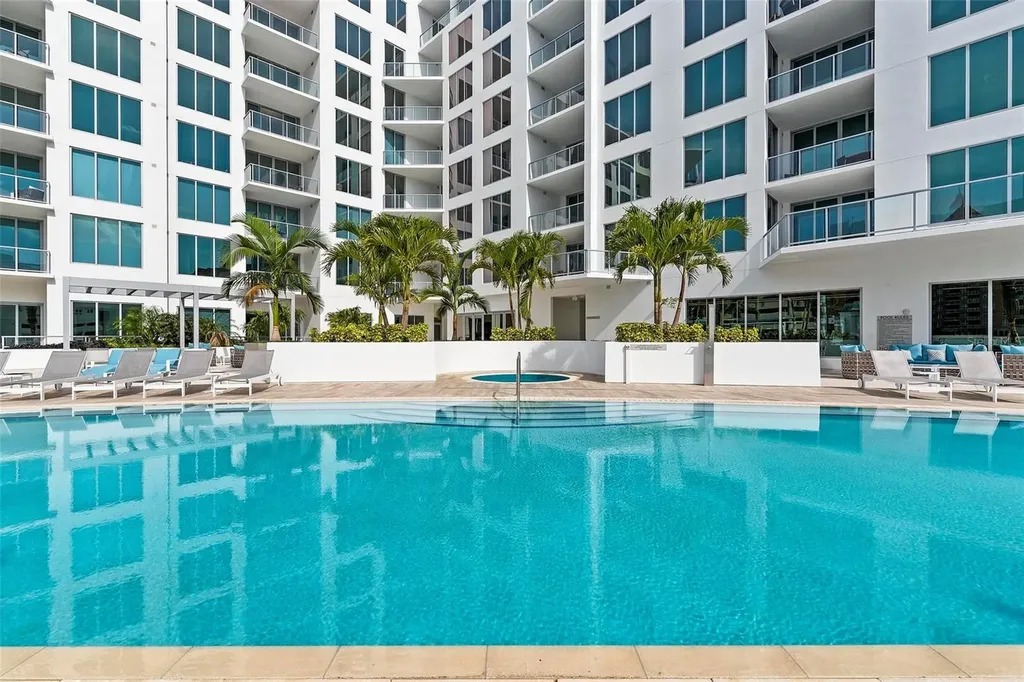 111 S Pineapple Avenue Sarasota FL 34236