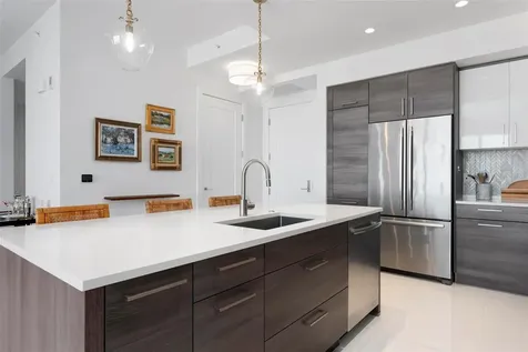 111 S Pineapple Avenue Sarasota FL 34236