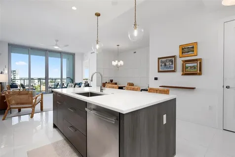 111 S Pineapple Avenue Sarasota FL 34236