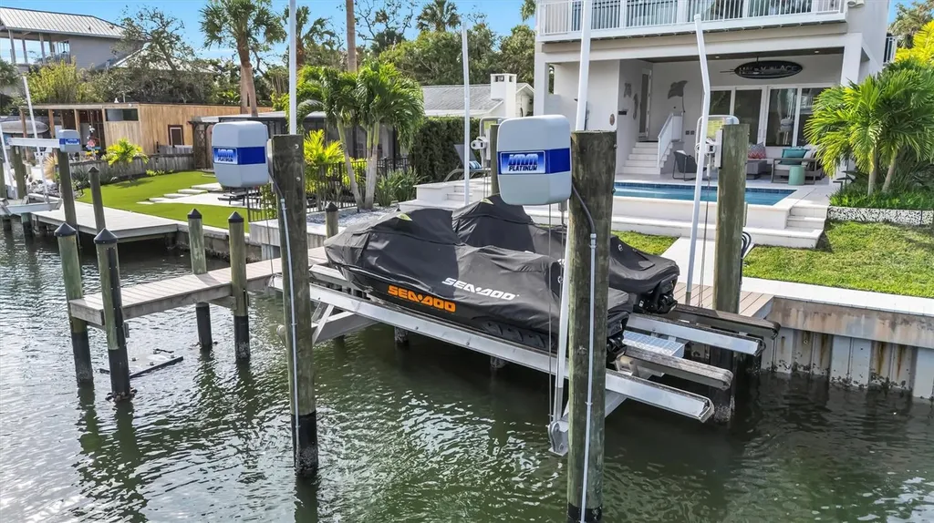 4881 Oxford Drive Siesta Key FL 34242