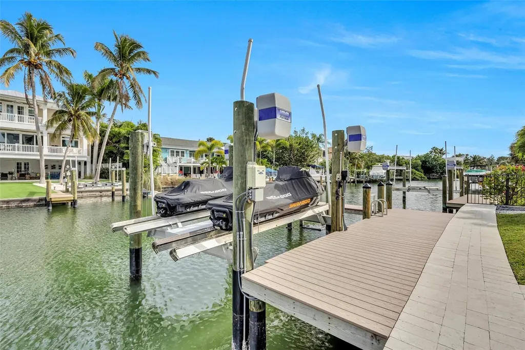 4881 Oxford Drive Siesta Key FL 34242