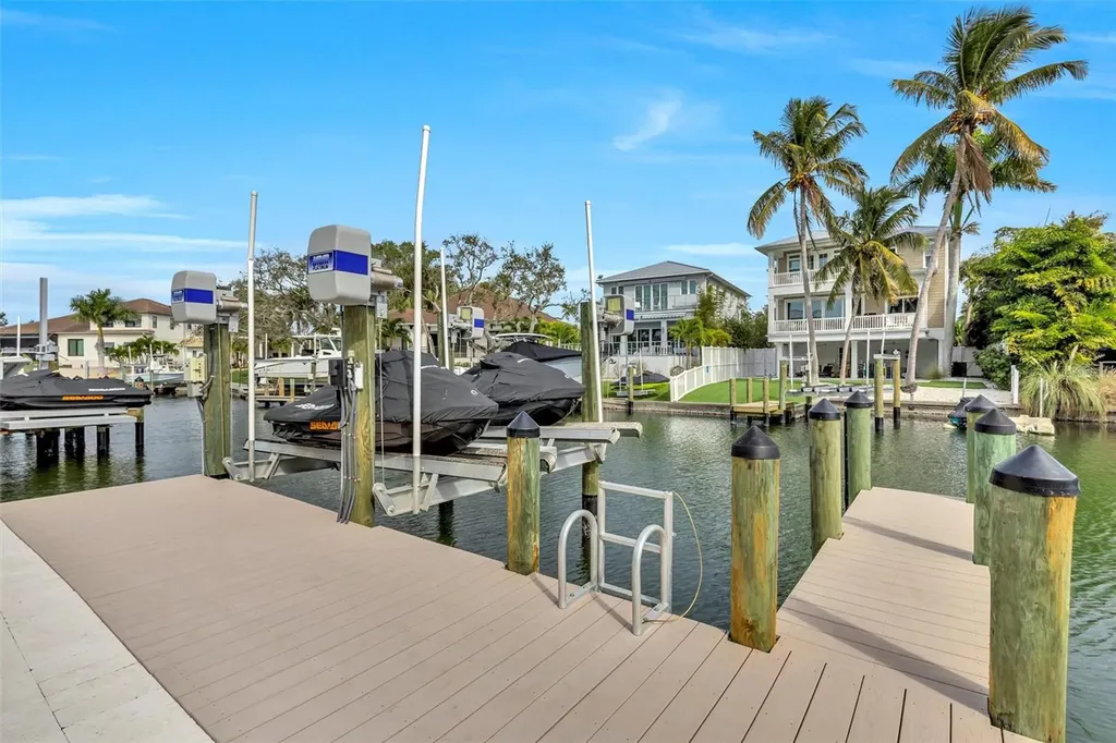4881 Oxford Drive Siesta Key FL 34242
