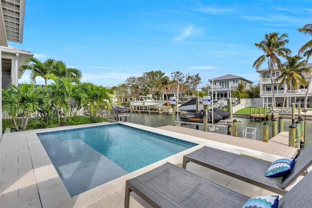 4881 Oxford Drive Siesta Key FL 34242