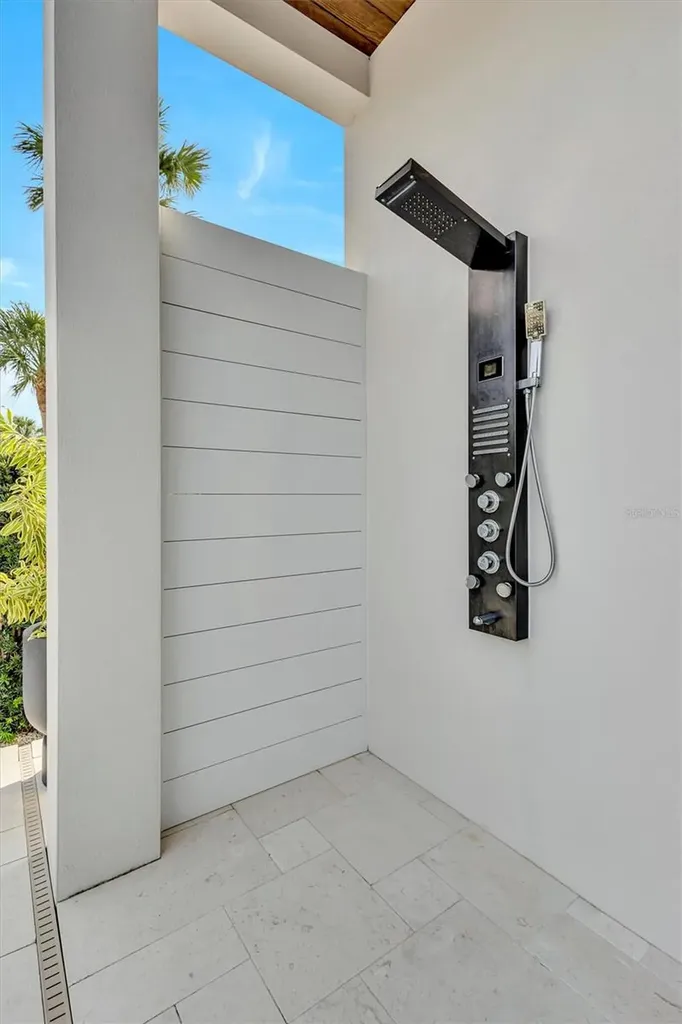 4881 Oxford Drive Siesta Key FL 34242
