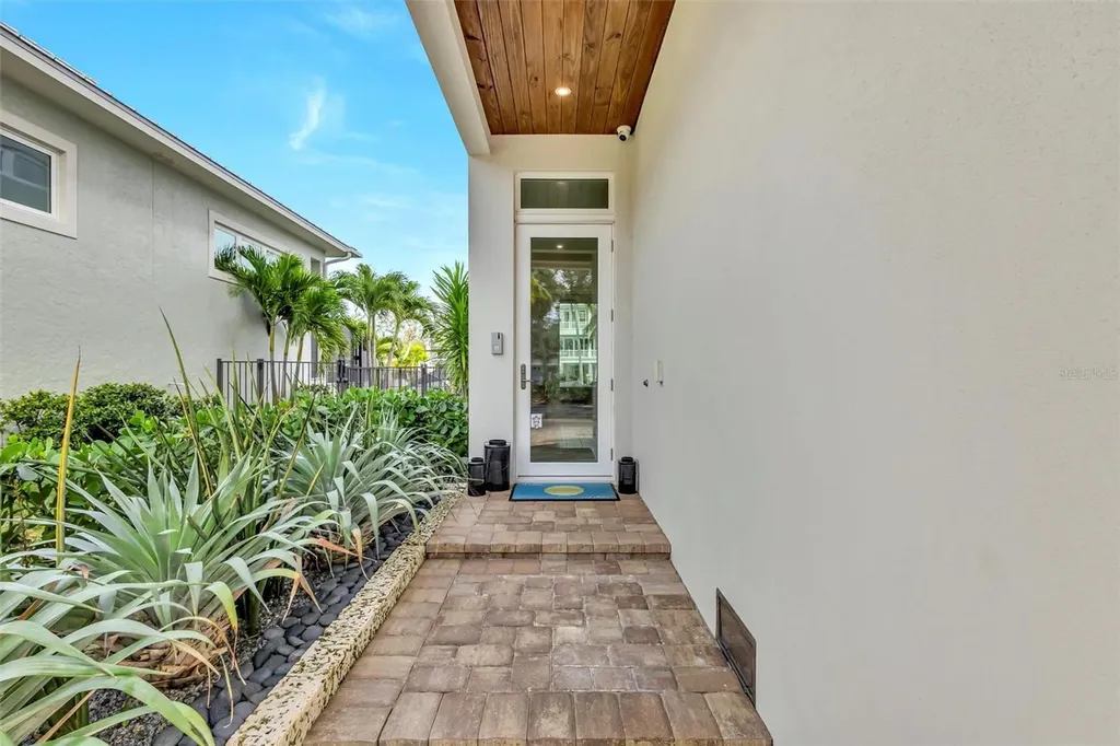 4881 Oxford Drive Siesta Key FL 34242