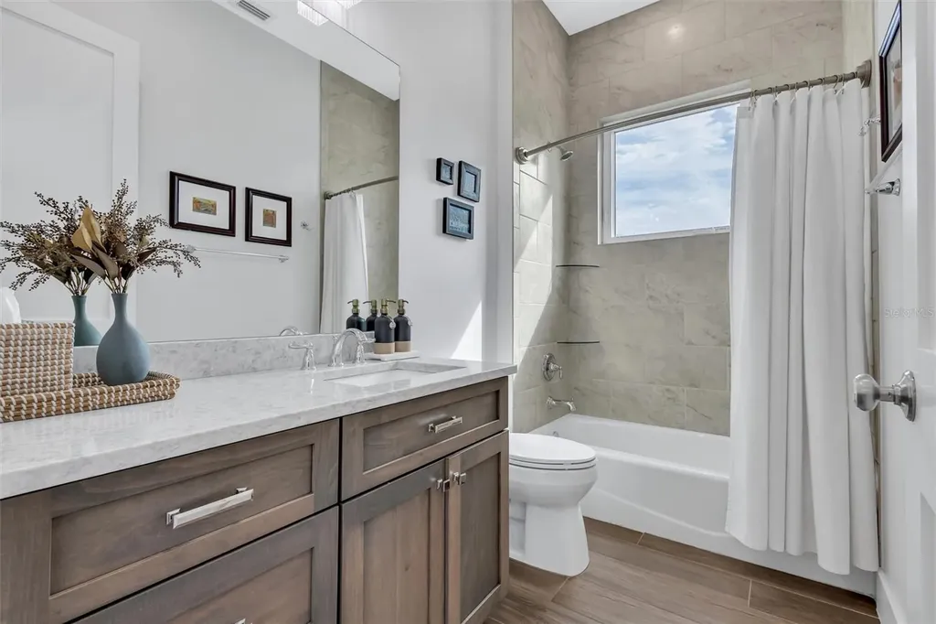 4881 Oxford Drive Siesta Key FL 34242