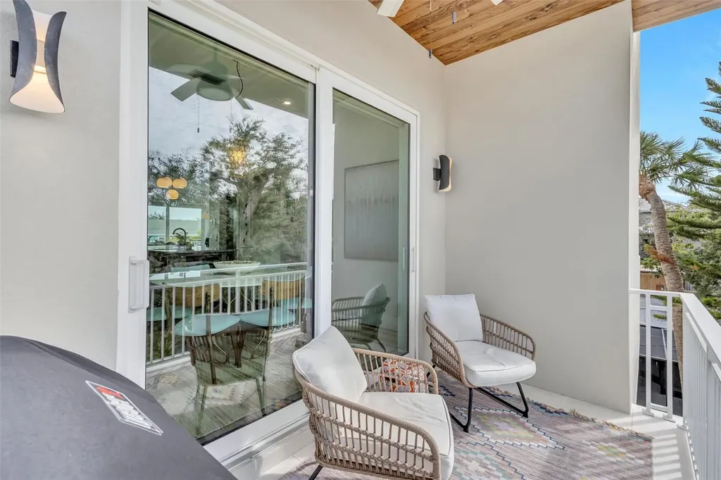 4881 Oxford Drive Siesta Key FL 34242