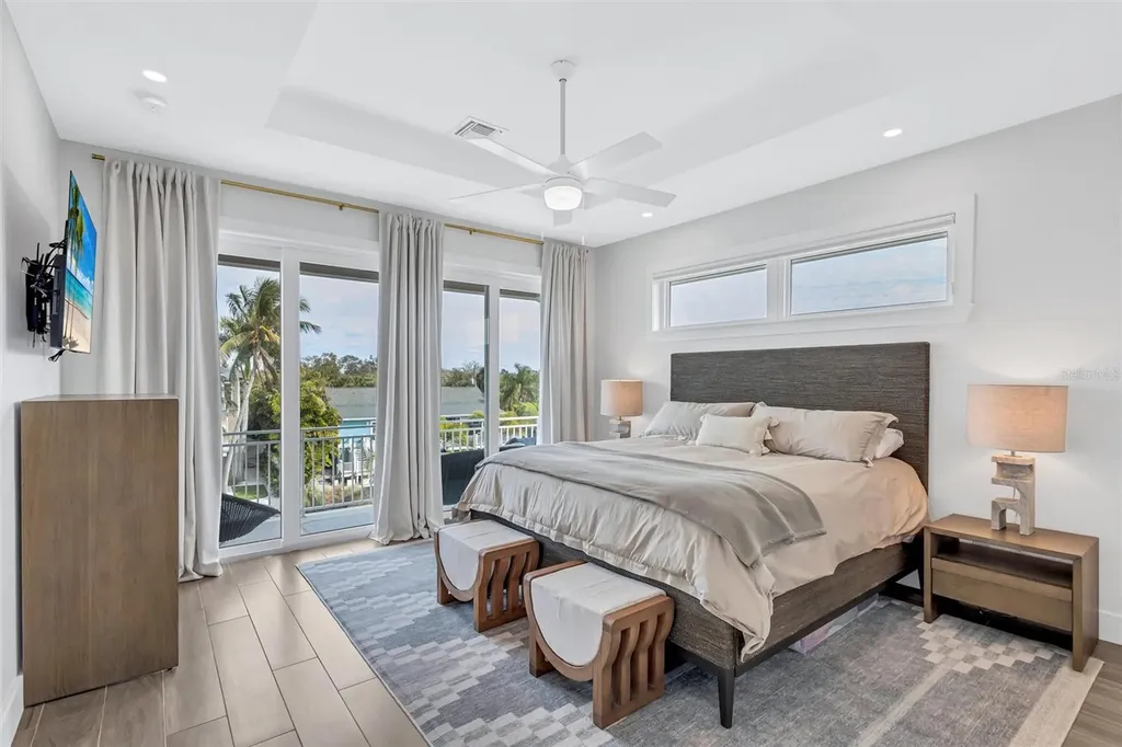 4881 Oxford Drive Siesta Key FL 34242
