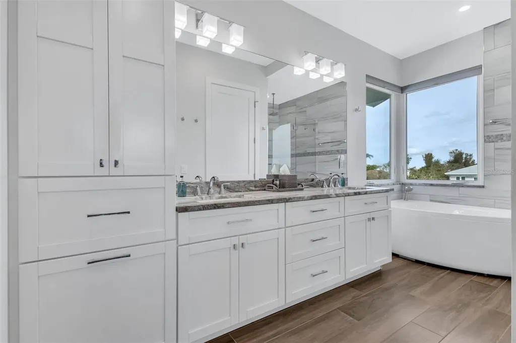 4881 Oxford Drive Siesta Key FL 34242