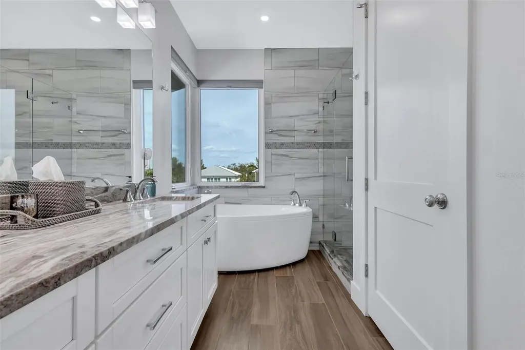 4881 Oxford Drive Siesta Key FL 34242