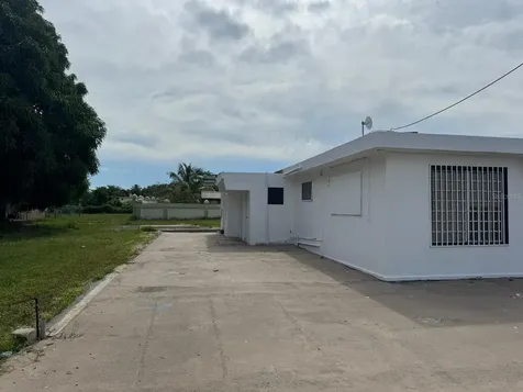 690 Street Bo. Sabana Vega Alta PR 00692