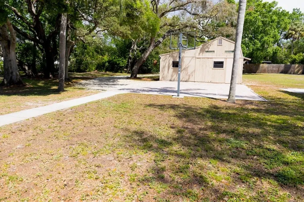 544 Farnum Drive Tarpon Springs FL 34689
